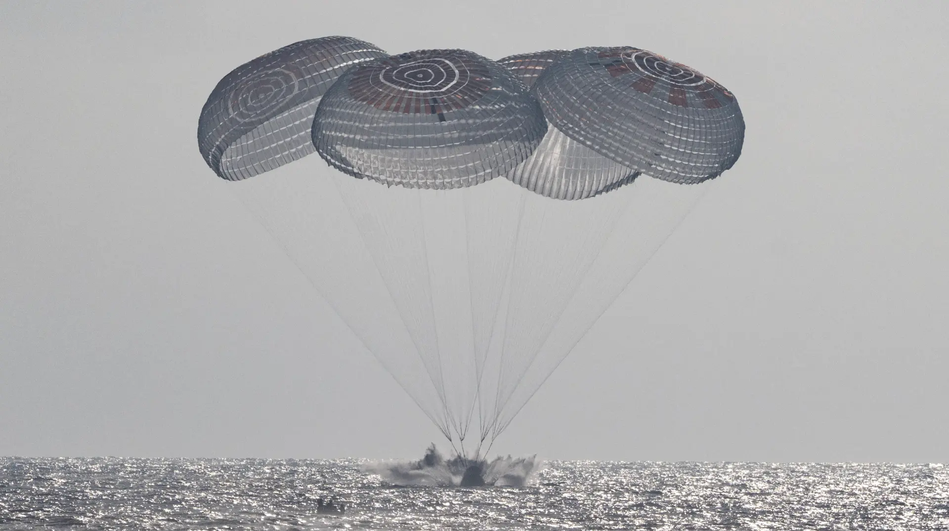 Вчера в 18:34 по Мск корабль Crew Dragon с космонавтом Роскосмоса Андреем Федяевым верн...