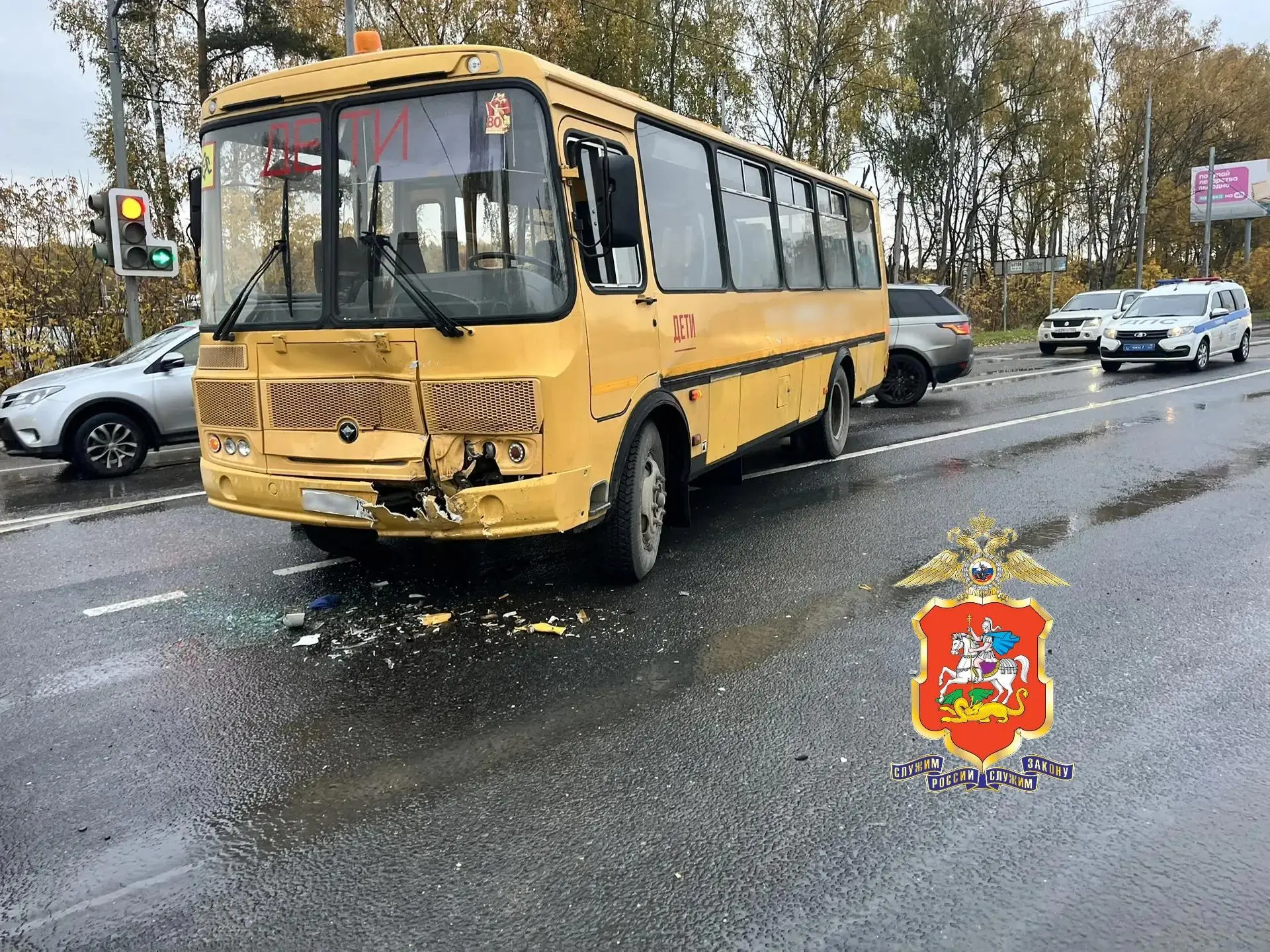 Автобус с детьми попал в аварию на автодороге Пушкино-Красноармейск. В салоне находилис...