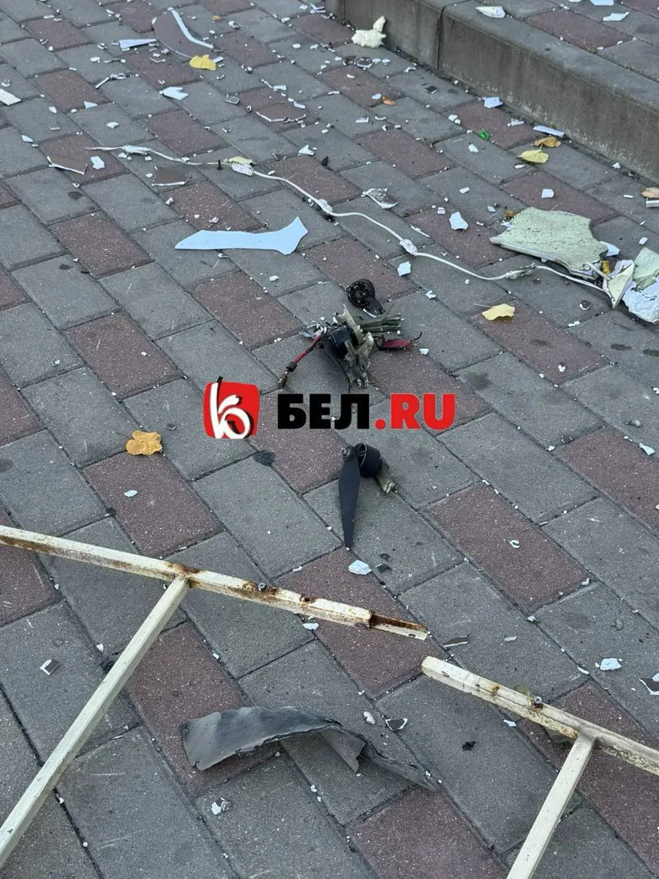 Кадры с места атаки БПЛА в районе ул. Щорса публикует «Бел.Ру».