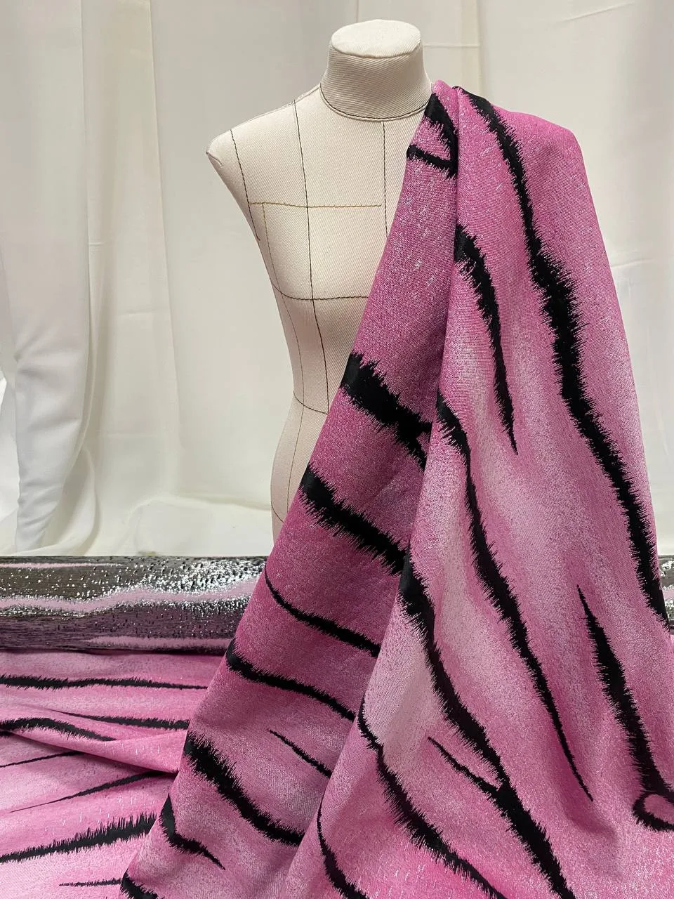 Ткань костюмно-плательная Valentino. 🎀