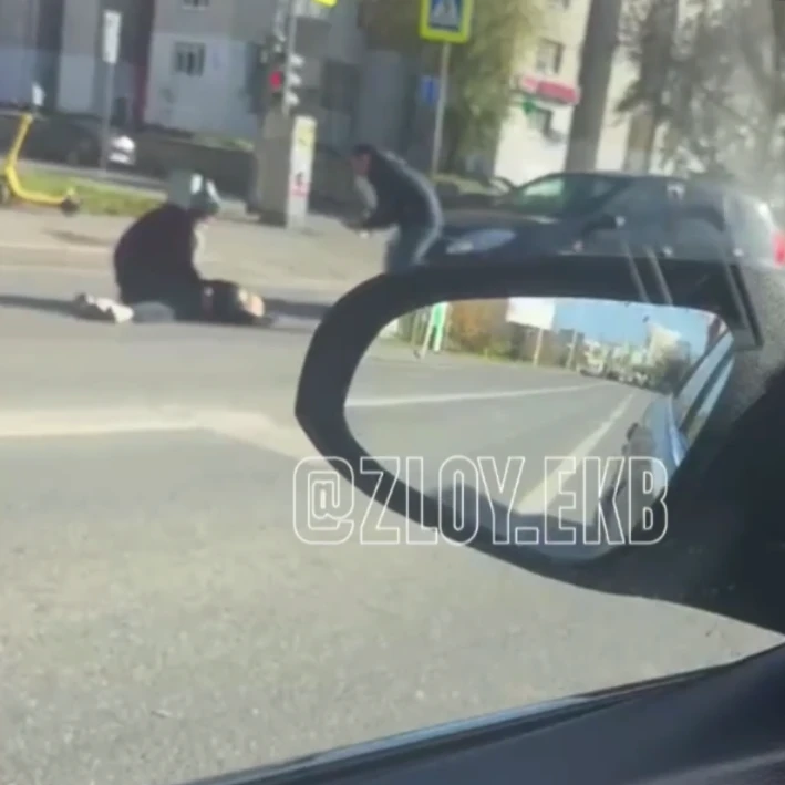 😨 Человека сбили на улице Бебеля