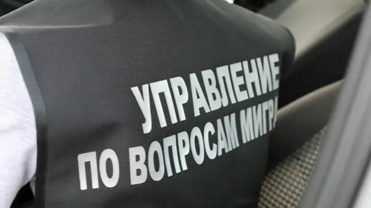 С 1 октября 2026 года заработали обновленные правила уведомления МВД о работе иностранц...