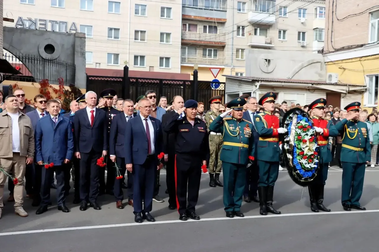 ⚡️🇷🇺ПОГИБШИМ, НО НЕ ПОБЕЖДЕННЫМ: в Брянске торжественно открыли памятник воинам‑героя...