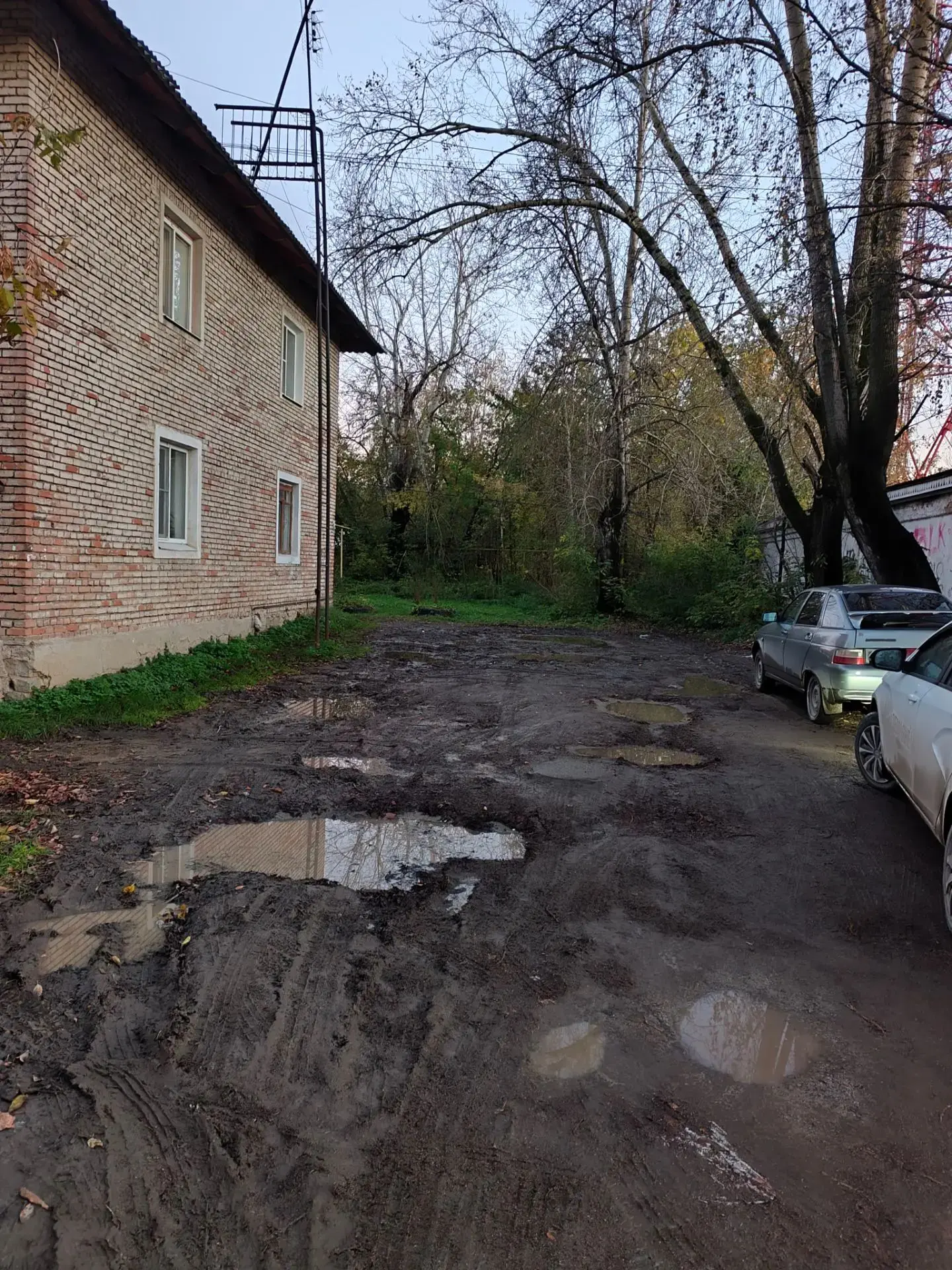 В сентябре на встречах с жителями Монетного депутаты пятого округа услышали просьбы о б...