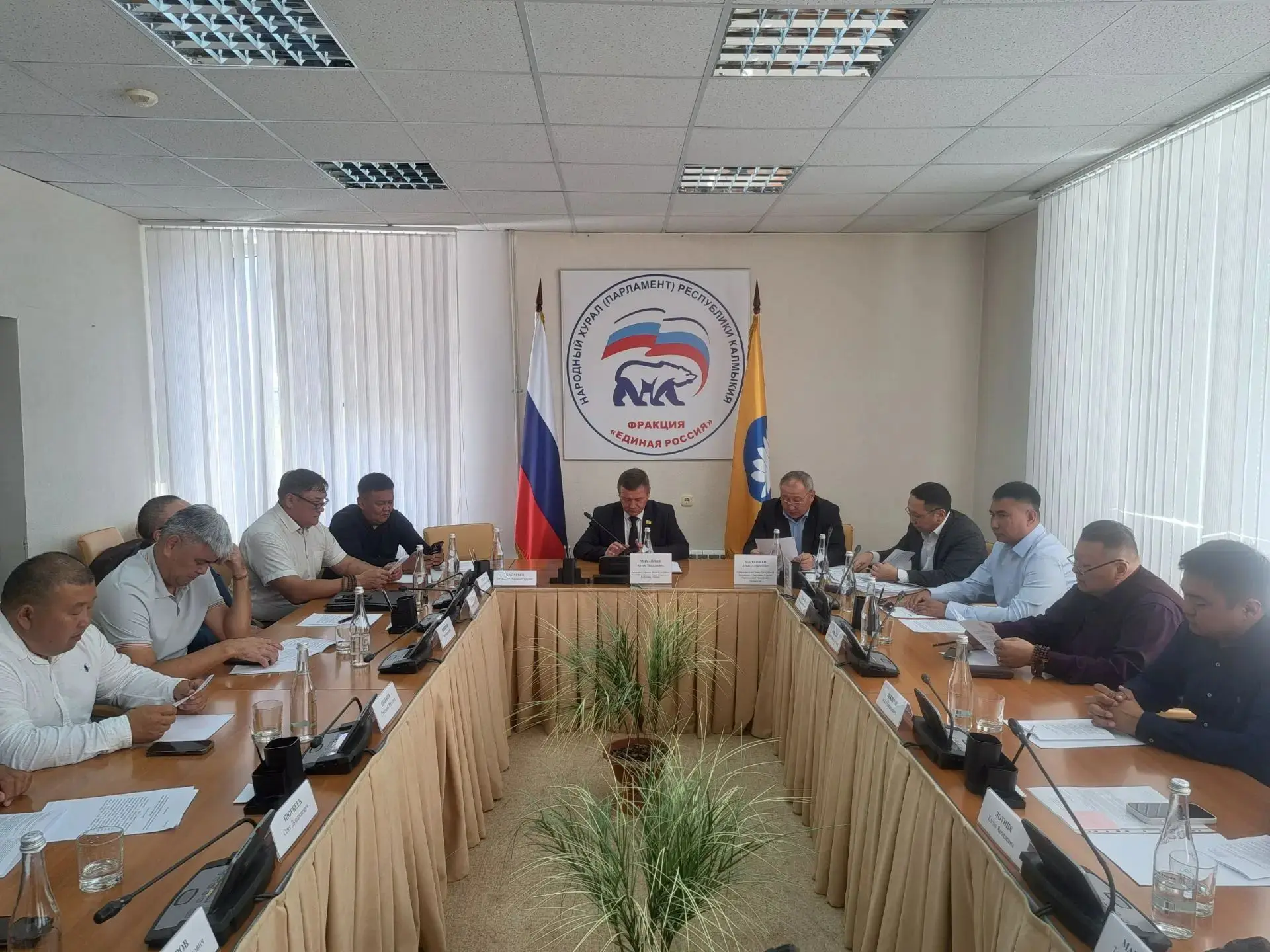 В Народном Хурале (Парламенте) Республики Калмыкия прошло заседание фракции ВПП «Единая...