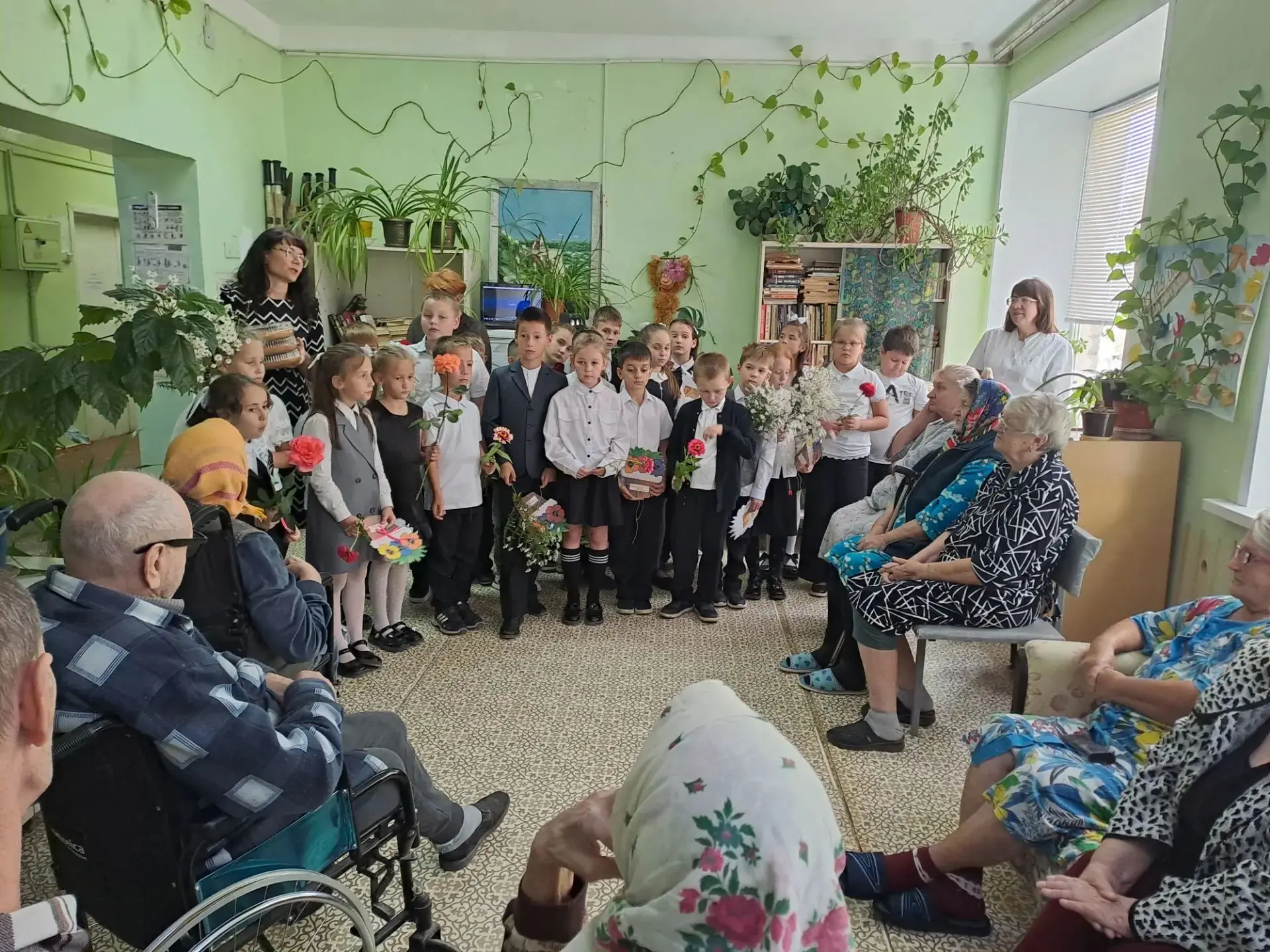 Калейдоскоп мероприятий  к Международному дню пожилых людей🍁