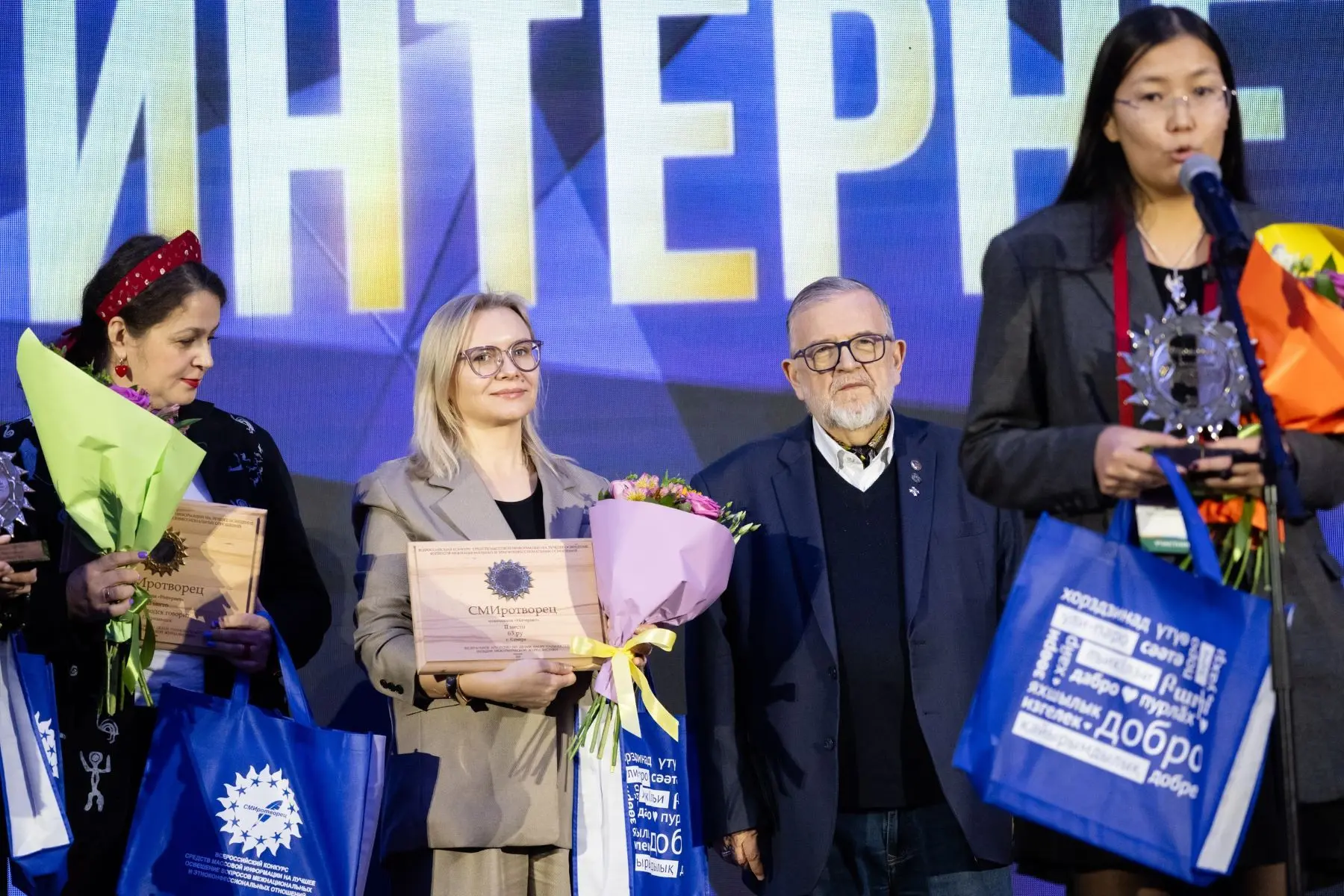 🤝 Жюри конкурса «СМИротворец-2026» завершает голосование в категории «Локальные и этни...