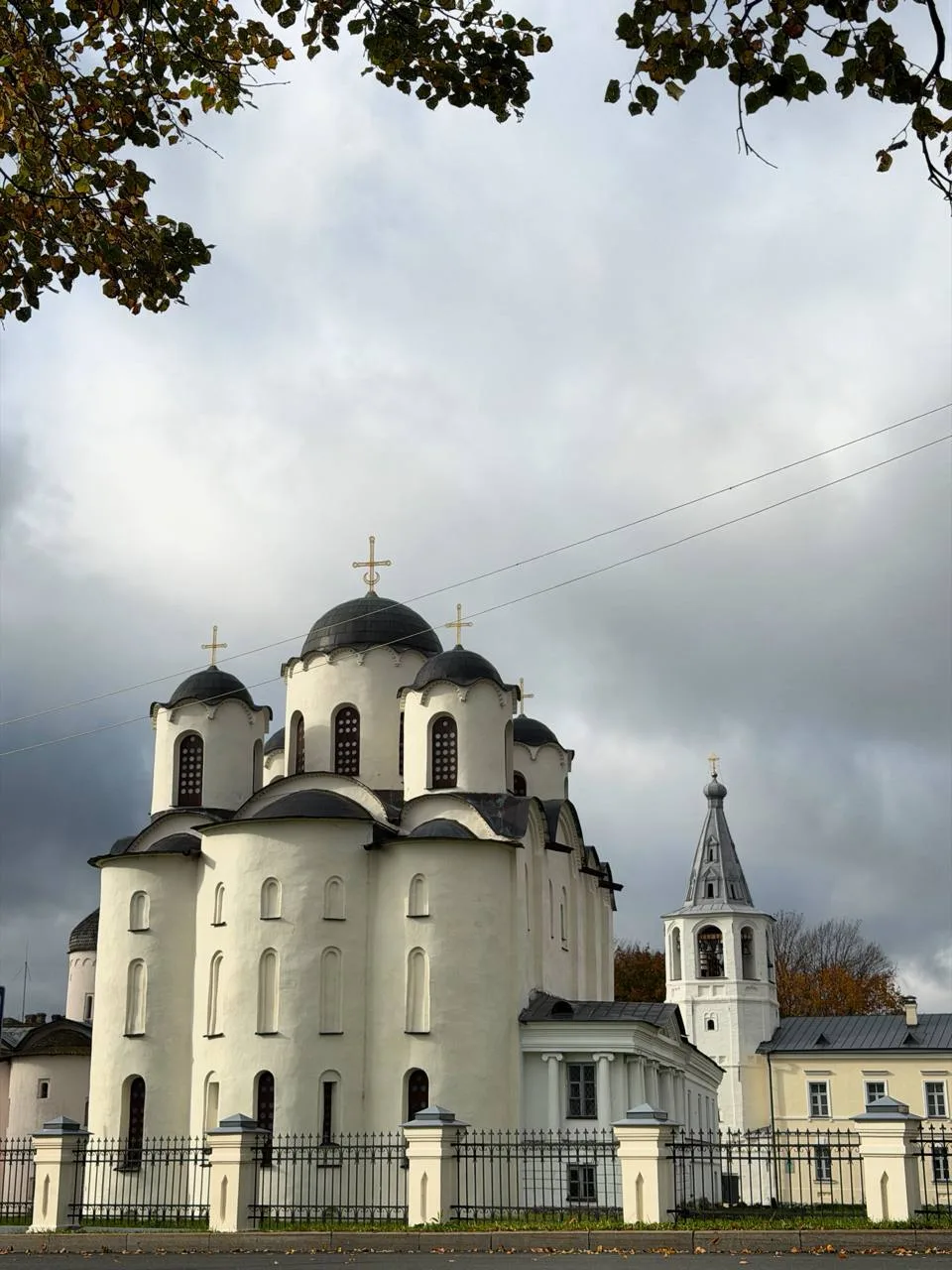 🤩 Делимся кадрами из ваших путешествий: несколько осенних моментов из Великого Новгорода!