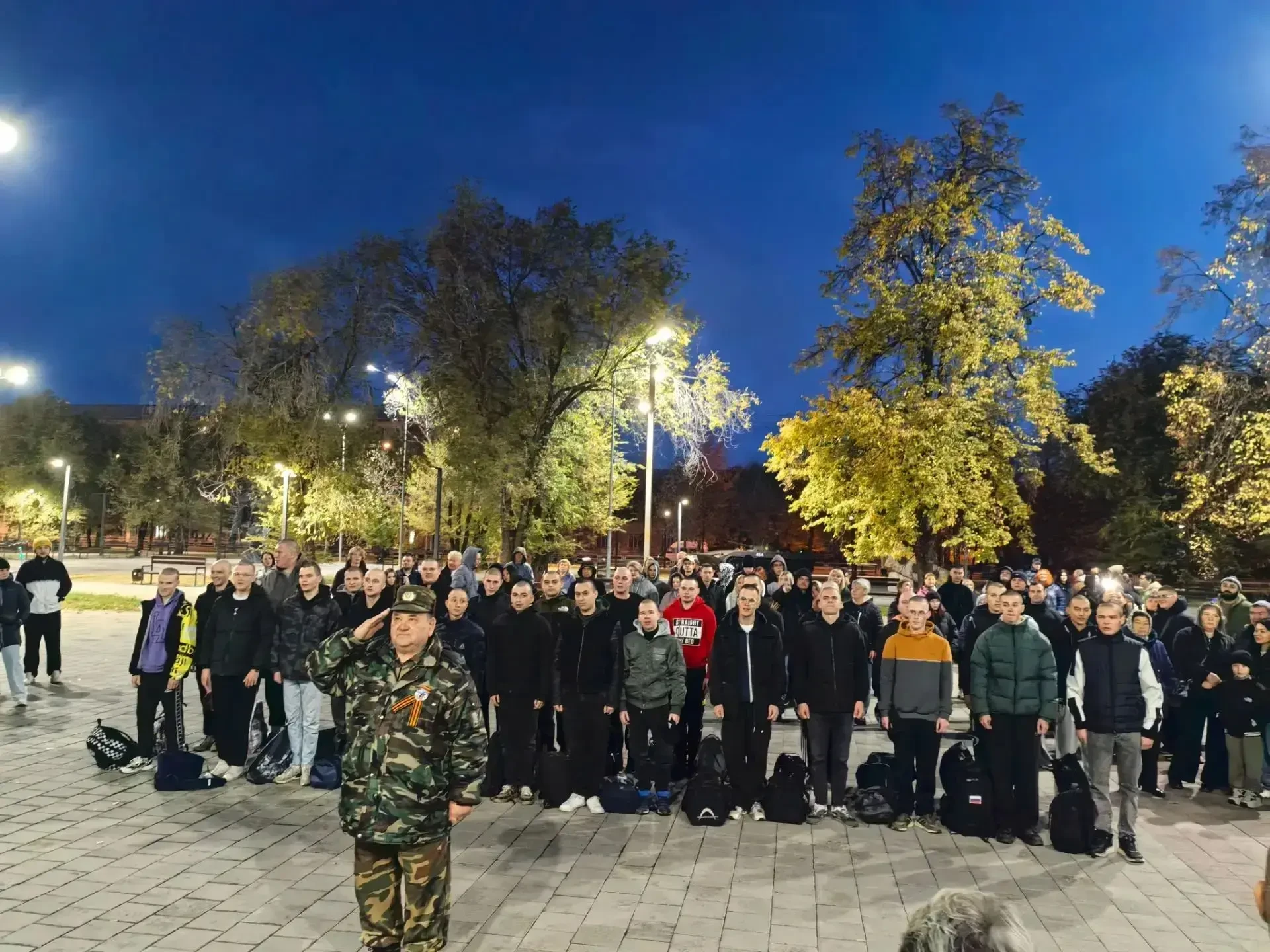 В Магнитогорске состоялась первая в эту осень отправка призывников в армию