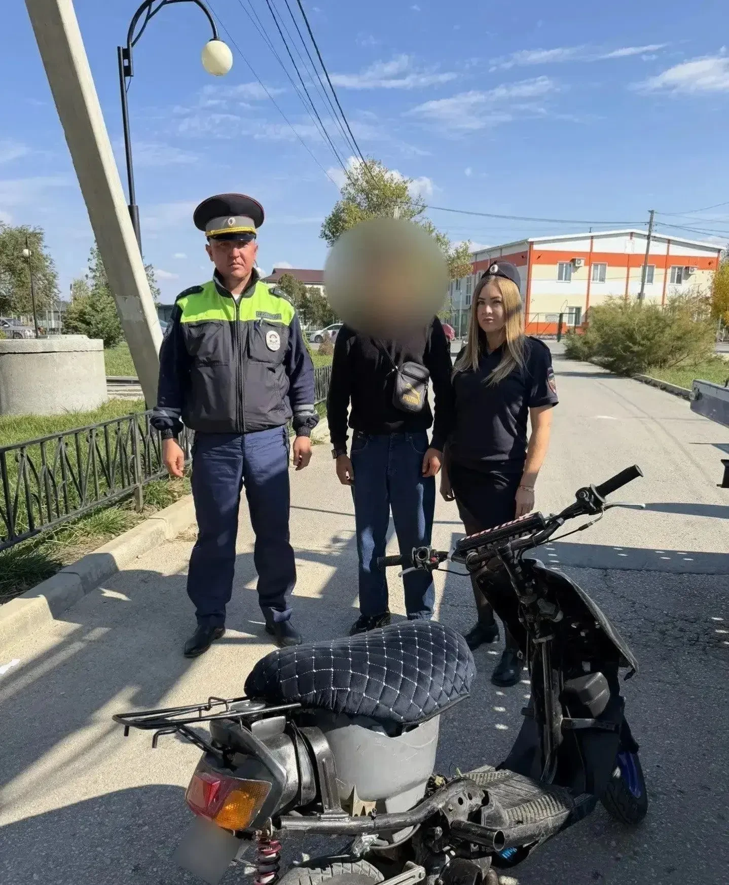В Сакском районе школьник приехал на мопеде без прав