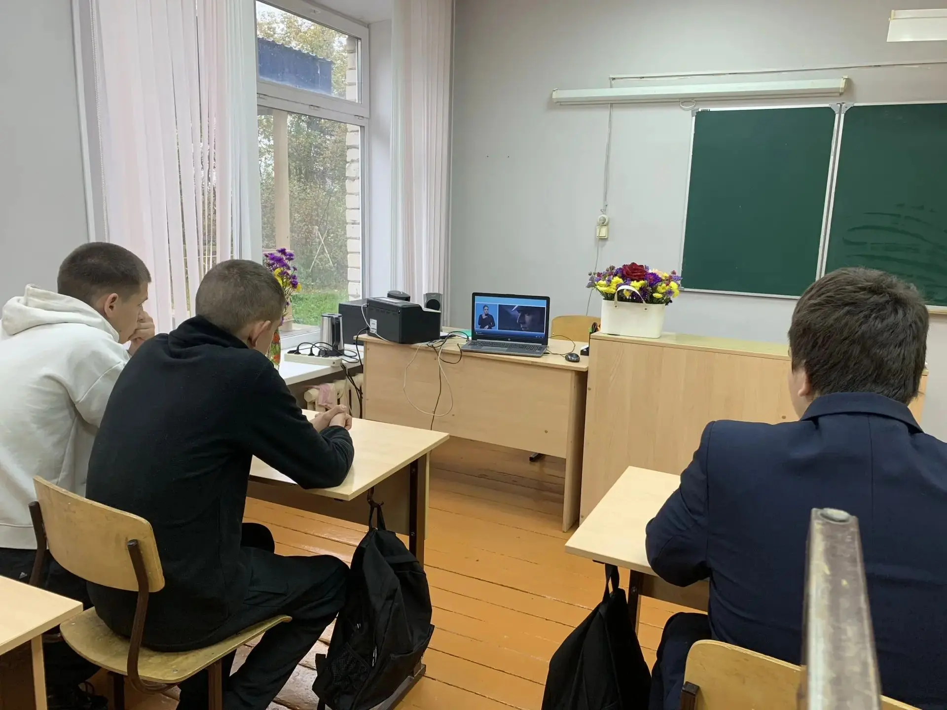 В понедельник, 5 октября, в нашей школе прошли занятия из цикла «Разговоры о важном». Т...