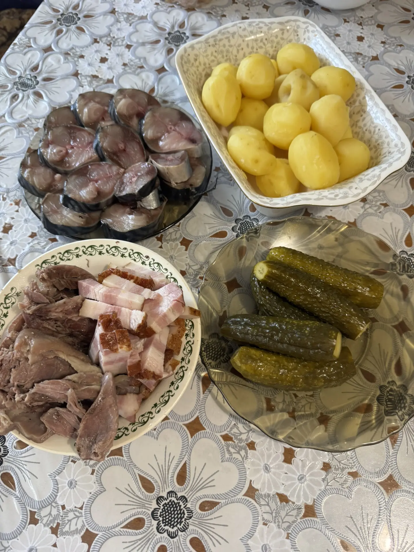 Обед у нас сегодня простой, готовить совсем некогда.