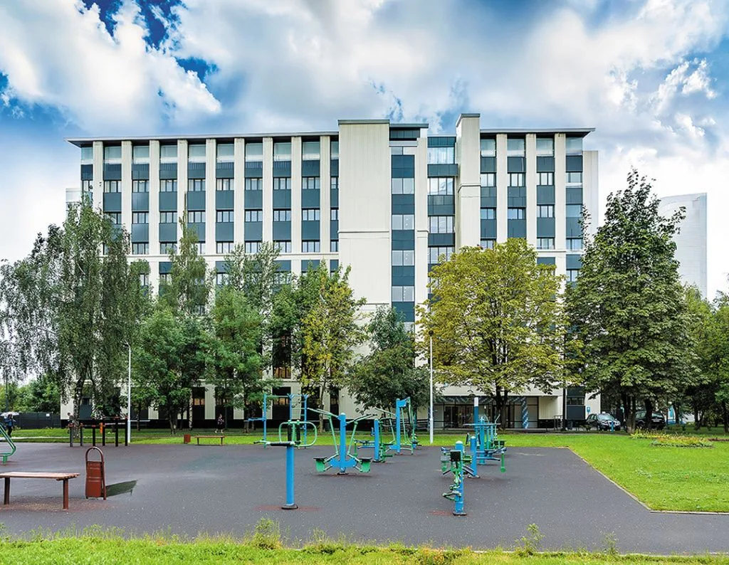🏥 Современная поликлиника в мегаполисе: доступность, технологичность, комфорт!