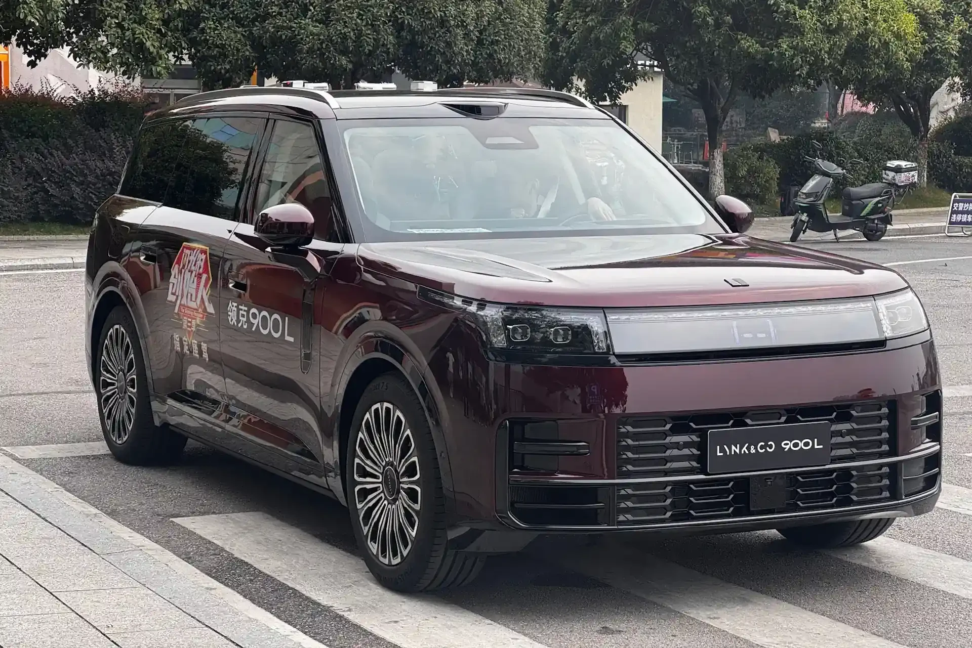 Новый Lynk & Co 900L заметили на улицах Китая без камуфляжа: кроссовер получил перерабо...