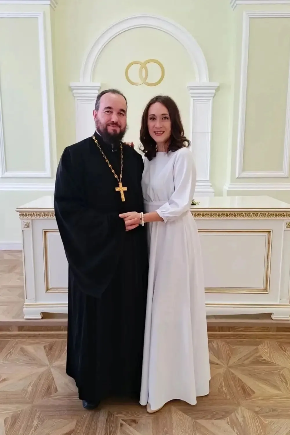 Отец Олег и матушка Анна Меркуловы сегодня посетили отдел ЗАГС Киришского муниципальног...