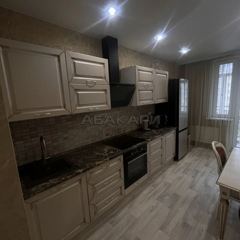 🏠 улица Петра Ломако, 8