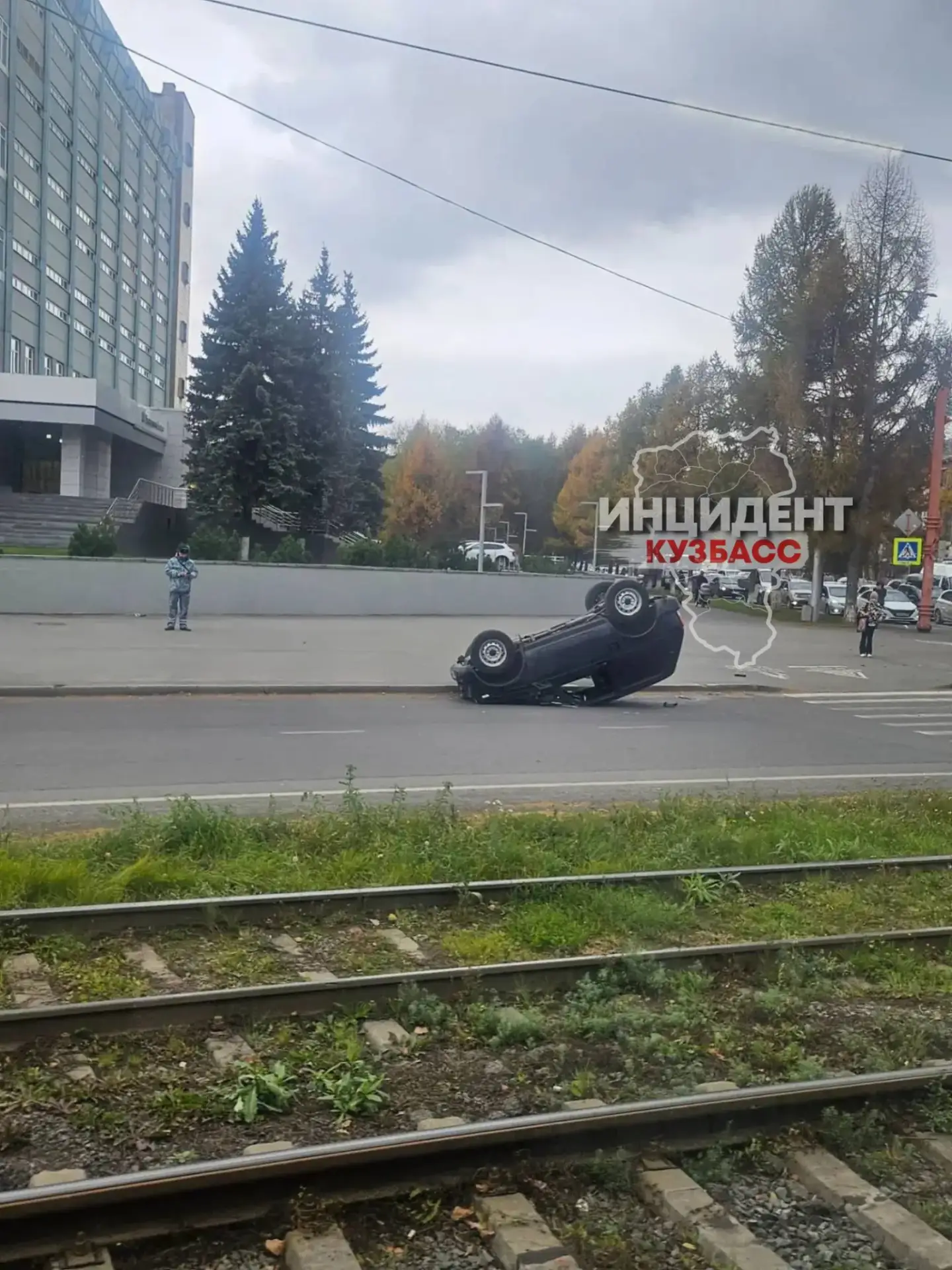 Читатель делится кадрами с места ДТП в Кемерове на пересечении ул. Дзержинского и Красн...