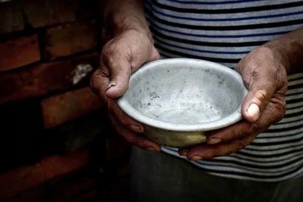 Каждый день от голода умирает 25 000 человек, включая 10 000 детей.