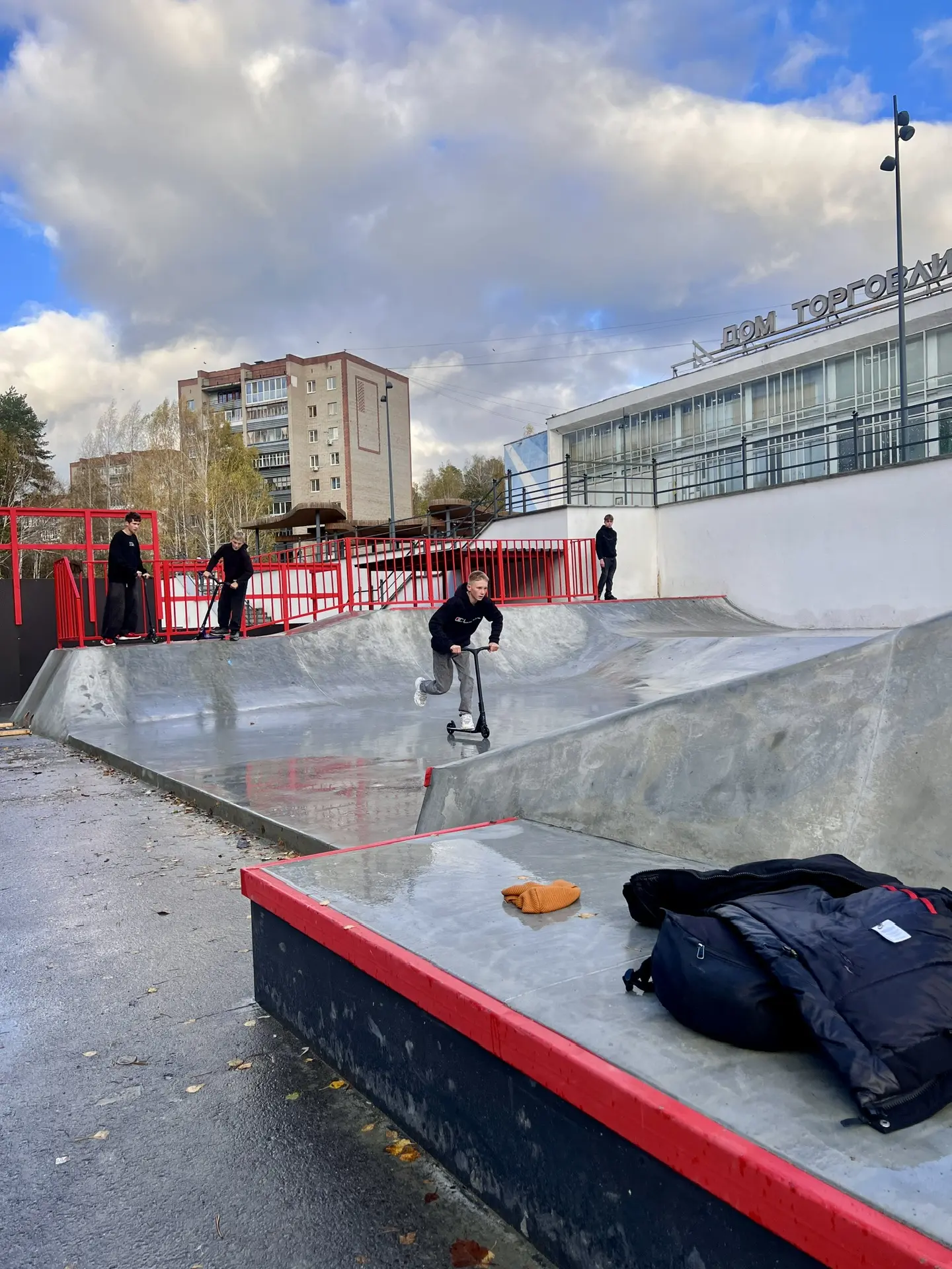 🛴 Если ваш ребёнок где-то пропадает на самокате или байке после уроков, то скорее всег...