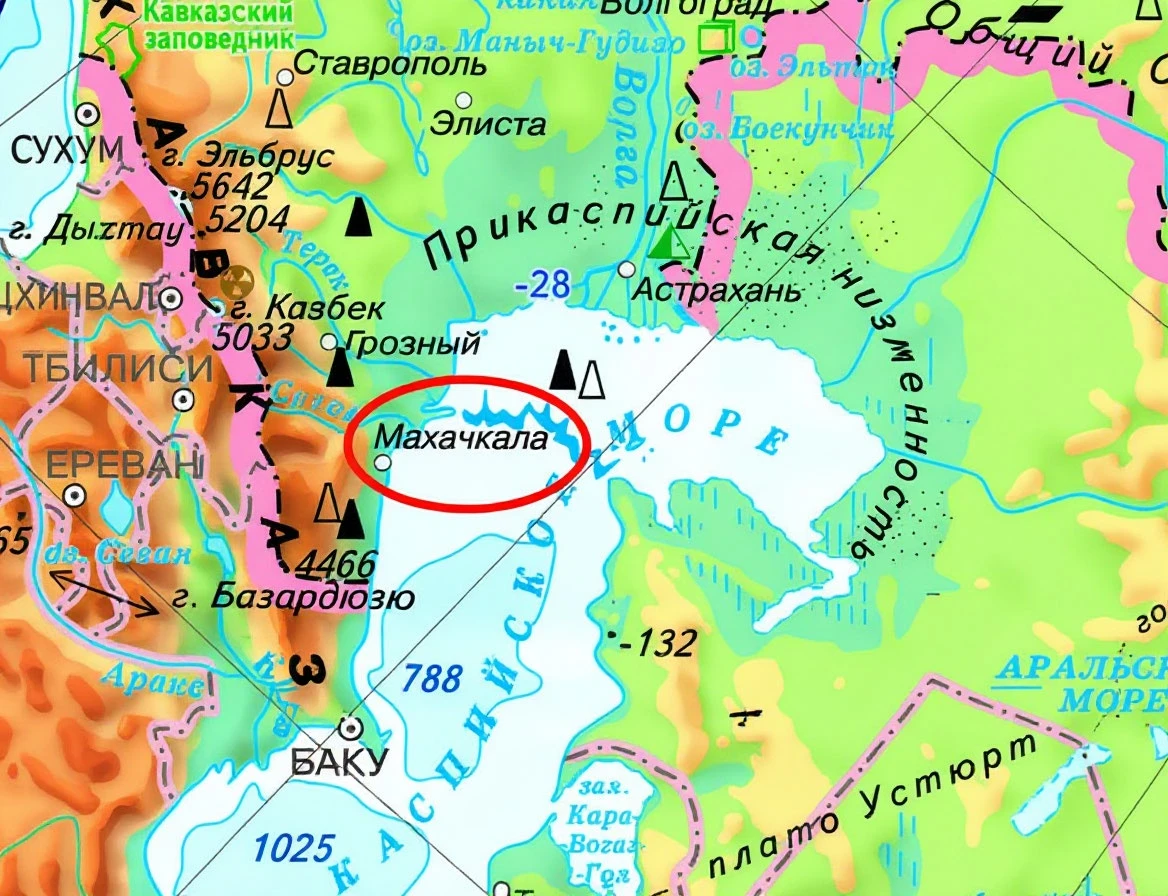 Круг синего цвета указывает на Республику Дагестан.