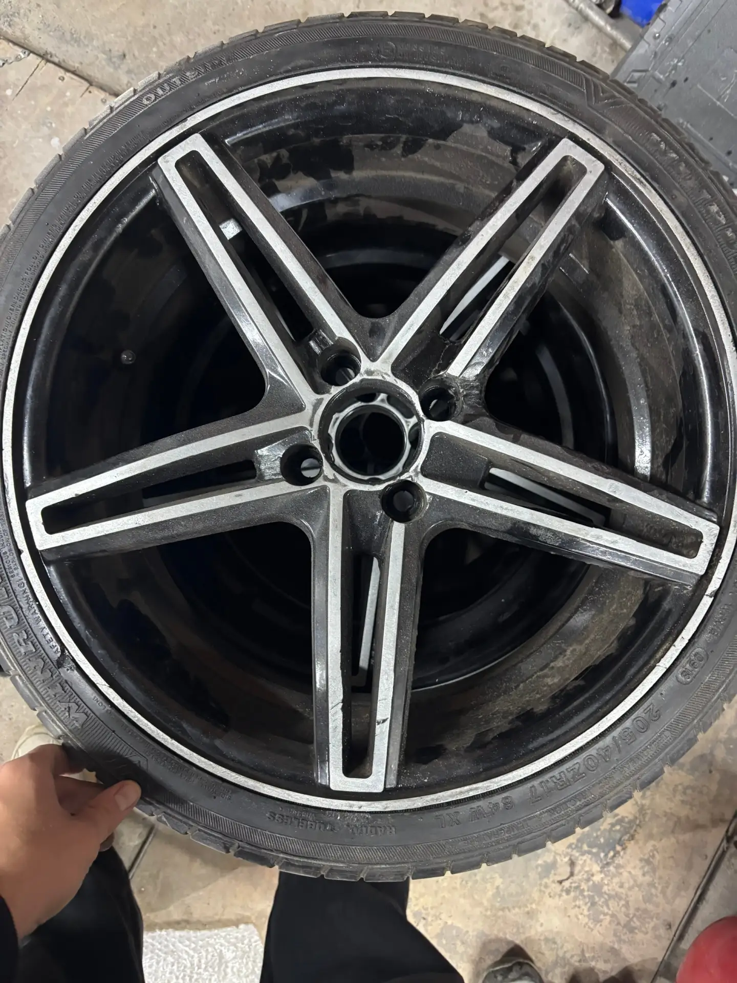 Продам диски на 3 резина есть 205/40 R17 4x100