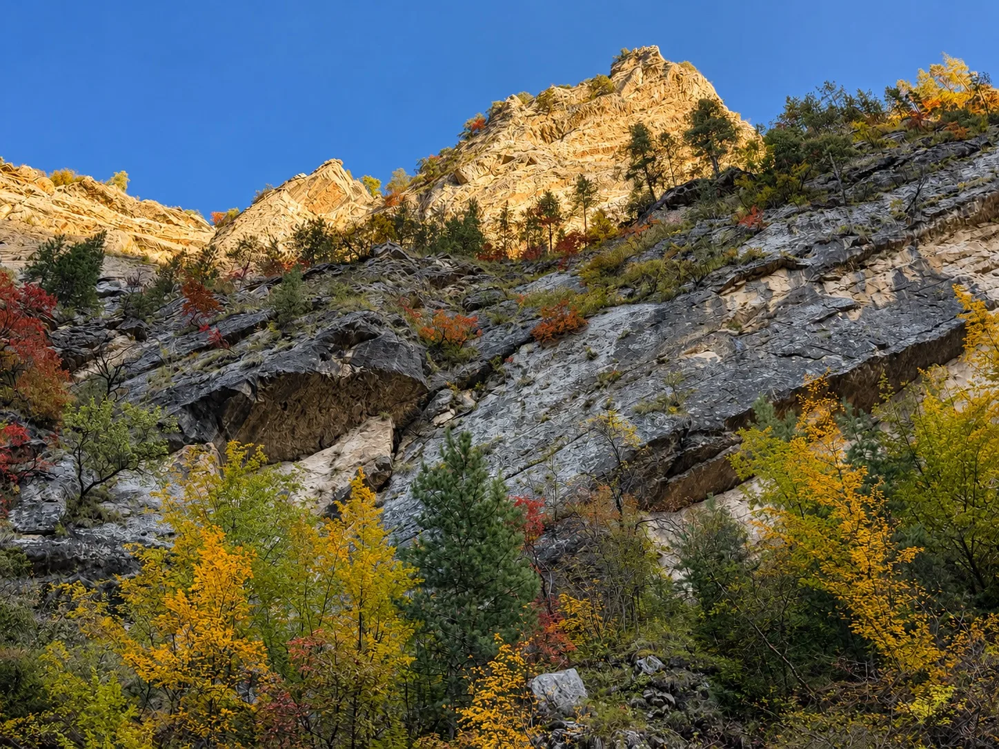 Горы Дагестана в осенних красках.