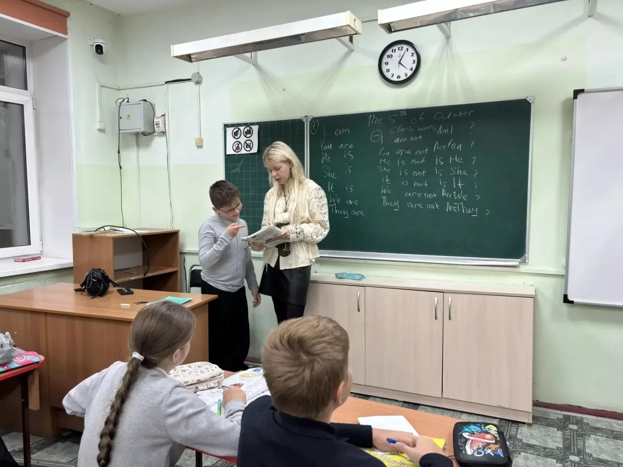 ДЕНЬ САМОУПРАВЛЕНИЯ: СТАРШЕКЛАССНИКИ В РОЛИ УЧИТЕЛЕЙ 🎓🔔