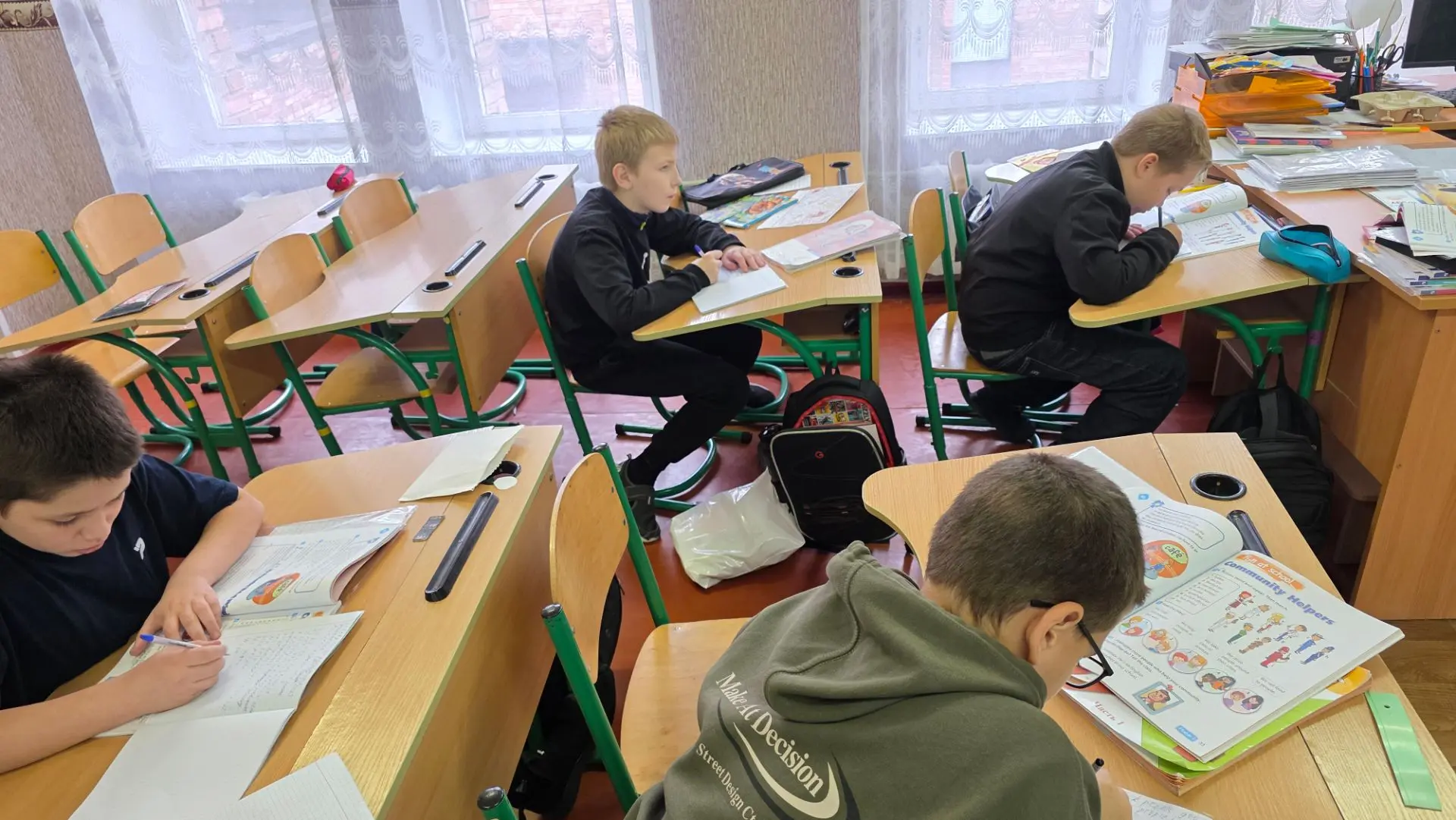 В ходе выполнения самостоятельной  работы закрепили слова- названия профессий по теме "...