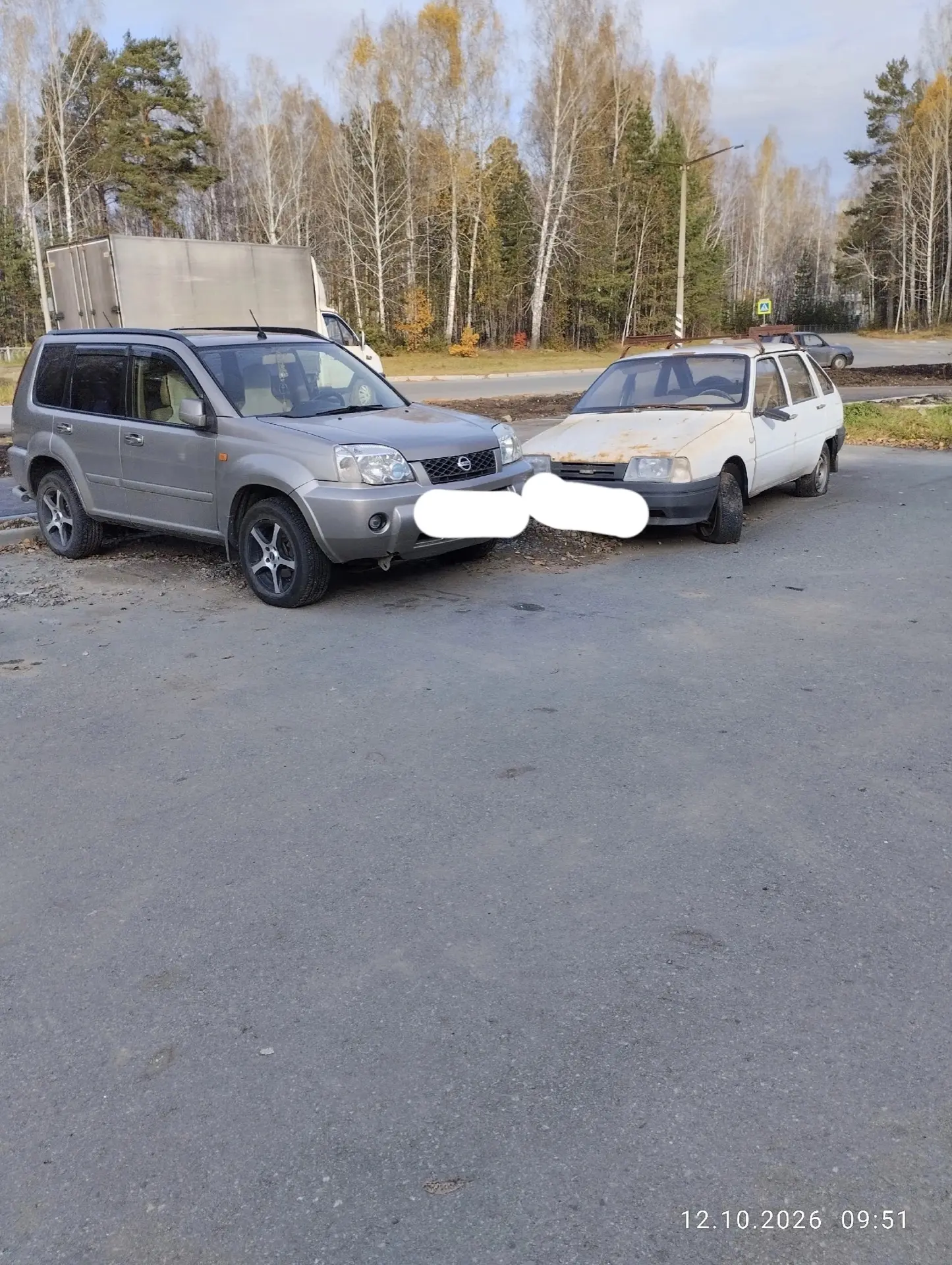 Помнится был пост про брошенные автомобили на стояках города. На стоянке за магазином С...