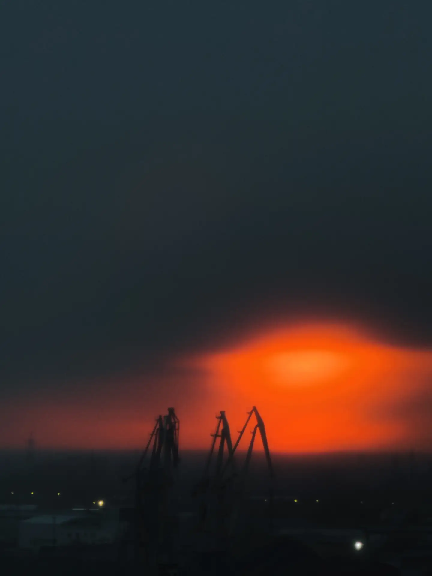 Закат над городом заворожил подписчиков, а тепепь и всех нас 🌇