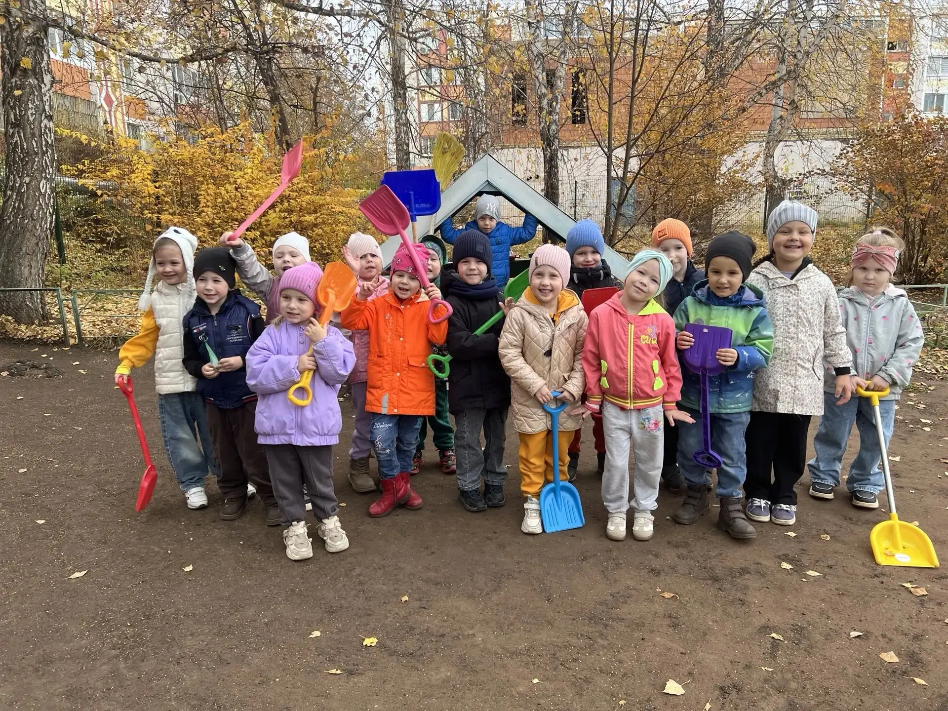 Осень - прекрасное время года, которое дарит нам яркие краски  и возможность  насладить...