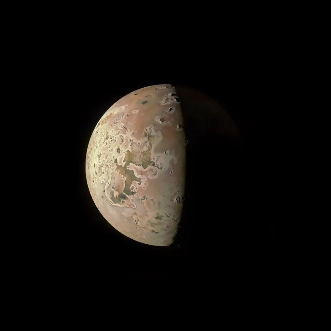 🌓 Вид на спутник Ио с аппарата Juno!