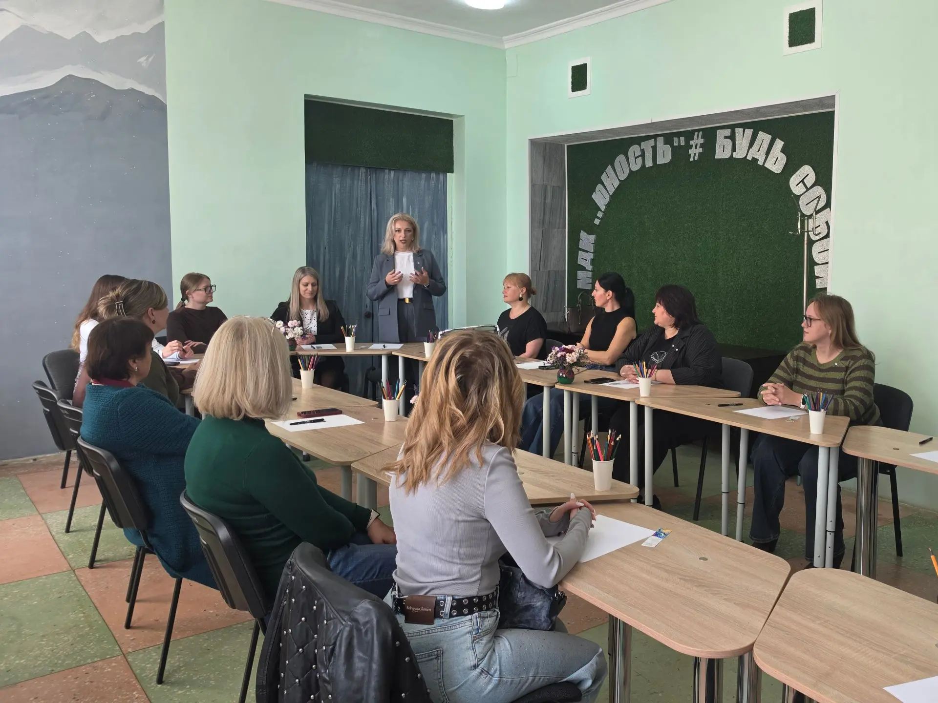 🎨🌸14 октября в МБУ МДК “Юность” царила уютная атмосфера, где участники мастер-класса ...