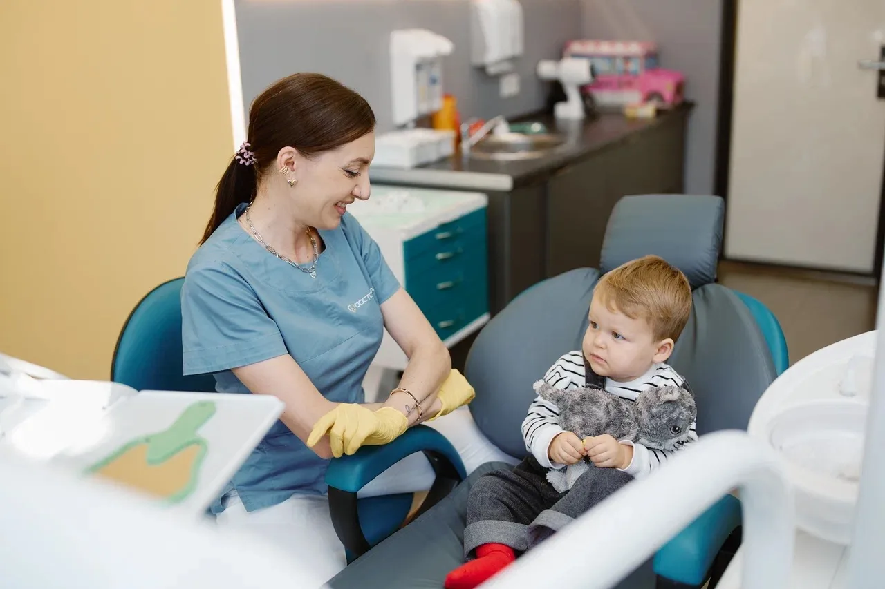 Первый визит ребёнка к стоматологу: когда пора? 🦷👶