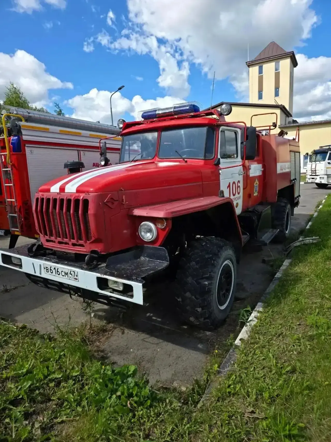 🚒 Ленинградская область передала технику противопожарной службе Новгородской области