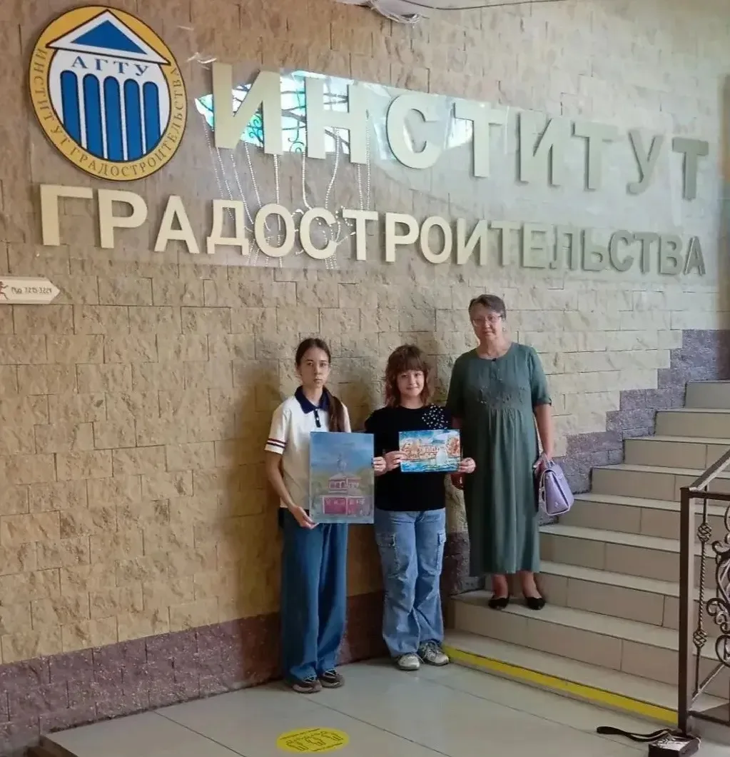 Поздравляем обучающихся художественного отделения Детской школы искусств №5 города Астр...