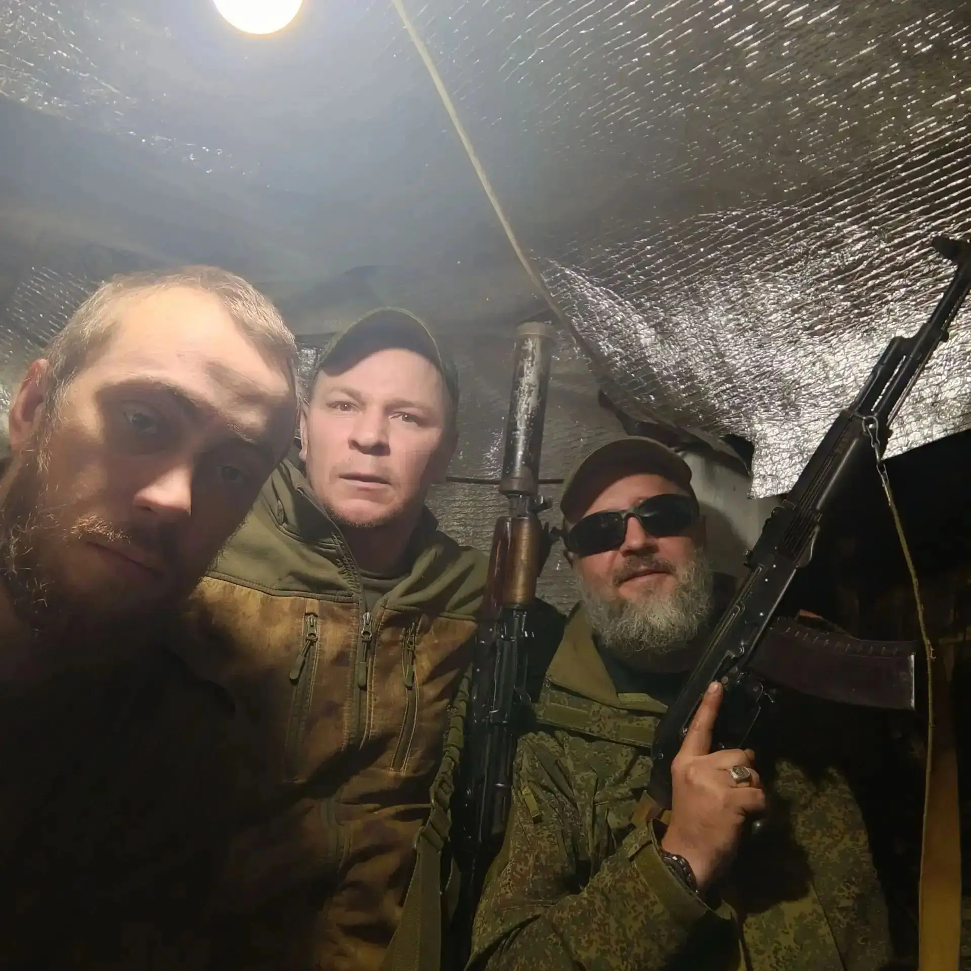 Добрый, Алькам и Зырян в блиндаже.