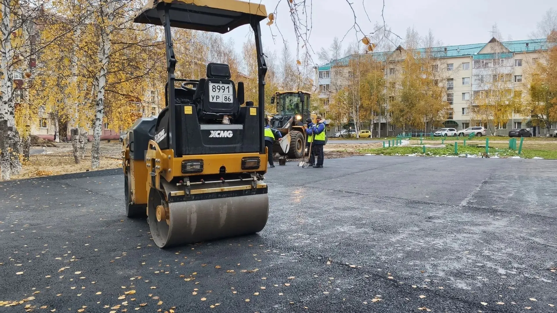 Продолжается благоустройство в первом микрорайоне