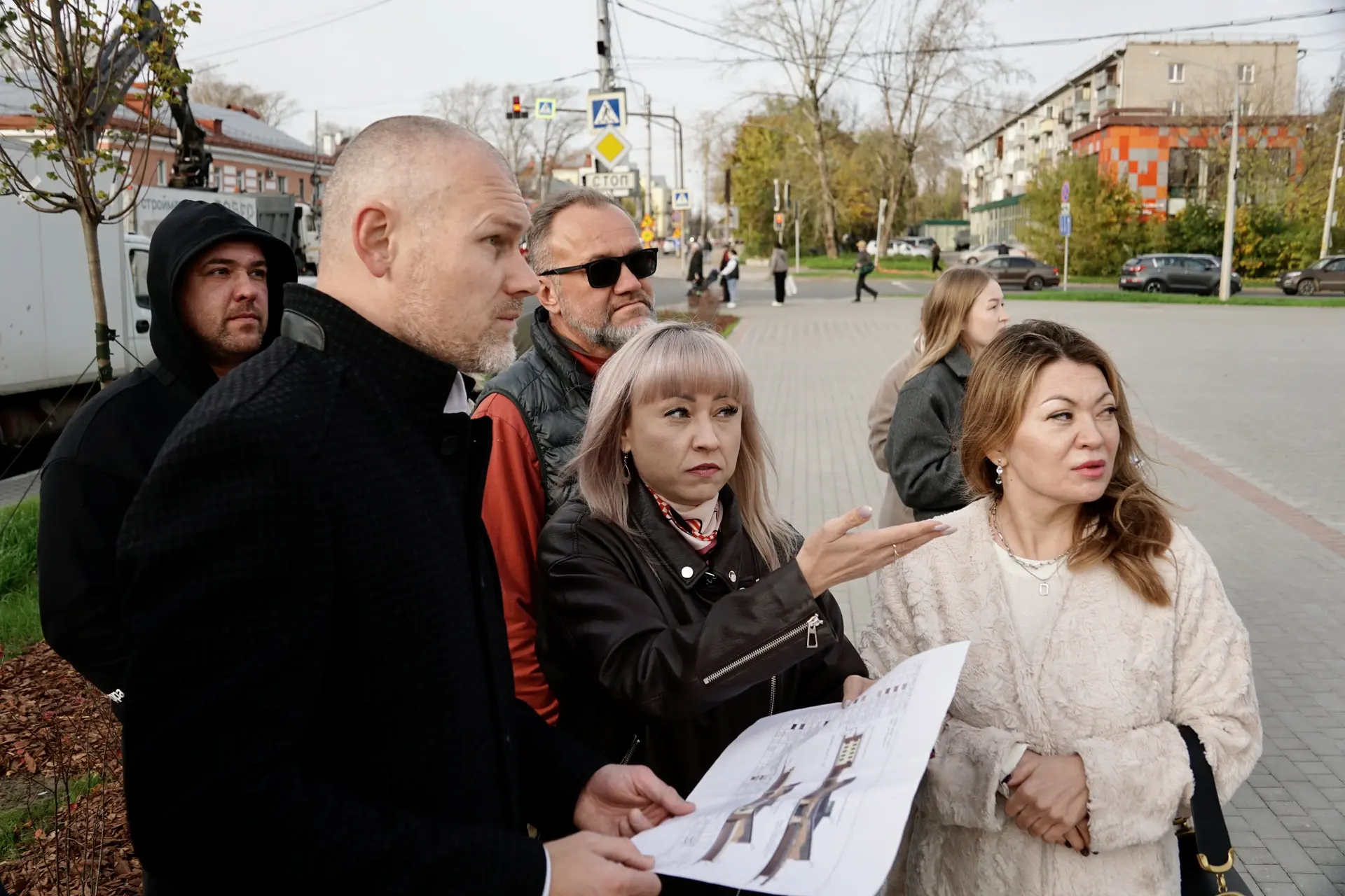 Продолжаем комплексное обновление городского Колхозного рынка и территории рядом с ним.
