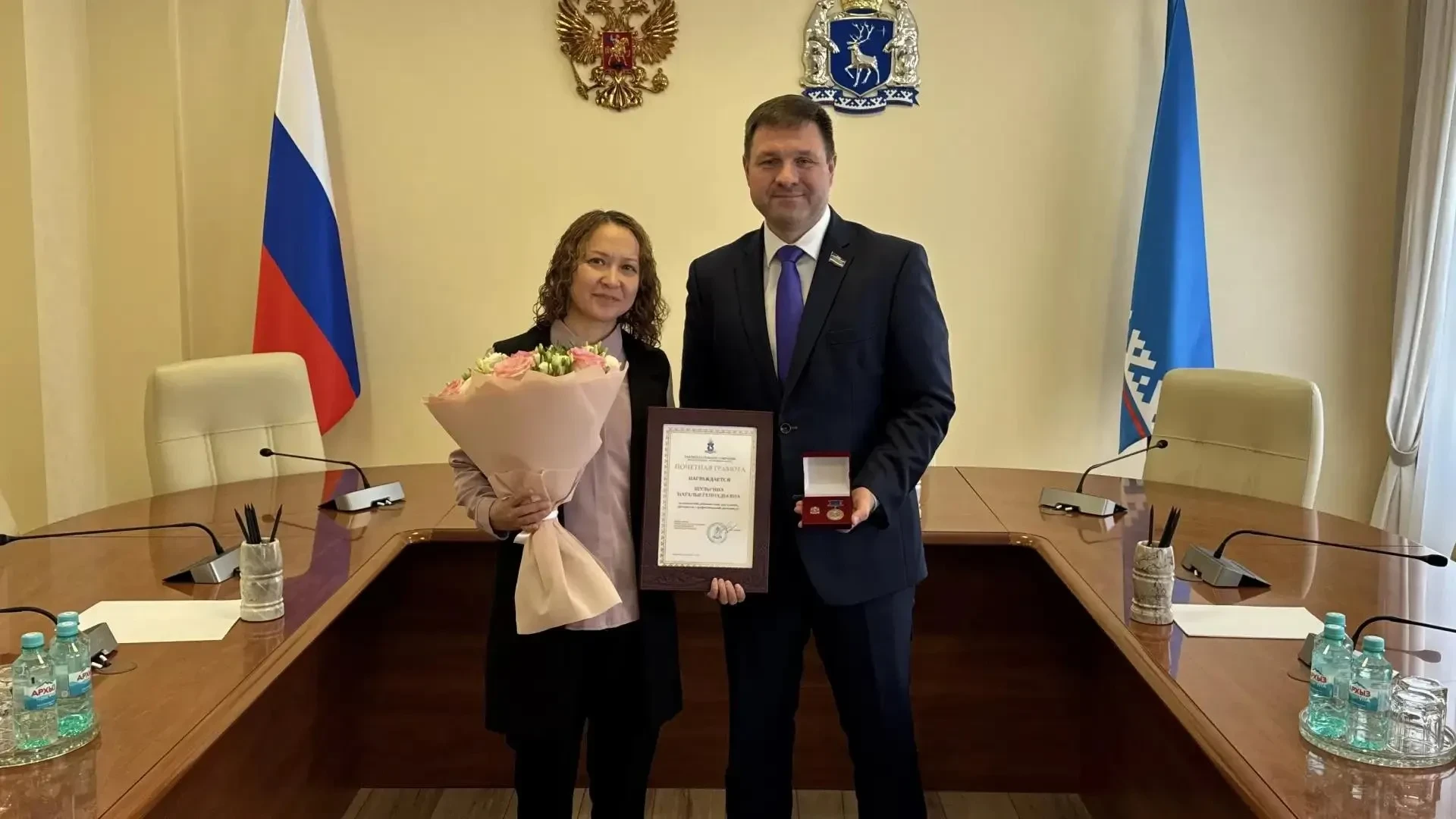 В преддверии Дня учителя вручил Почётную грамоту Наталье Геннадьевне Шульгиной 🌷