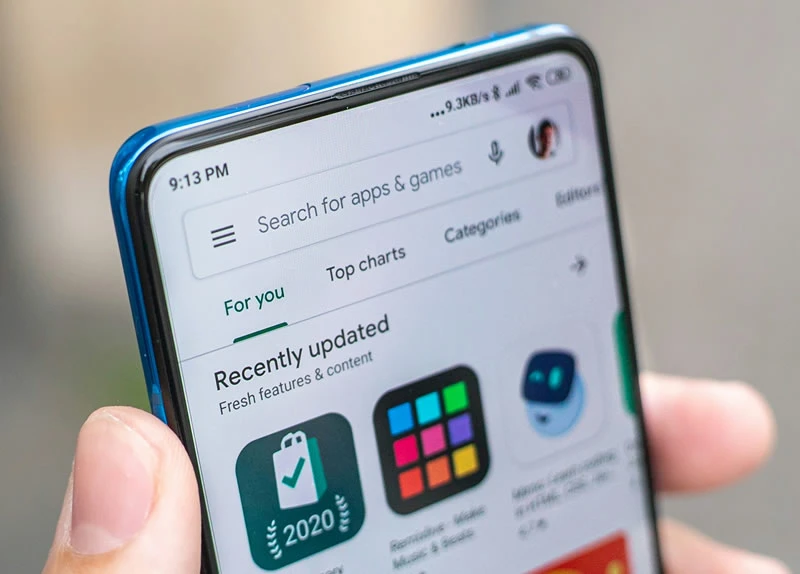 Вот это поворот! Оказалось, что в Google Play завелся поддельный WhatsApp, который умуд...
