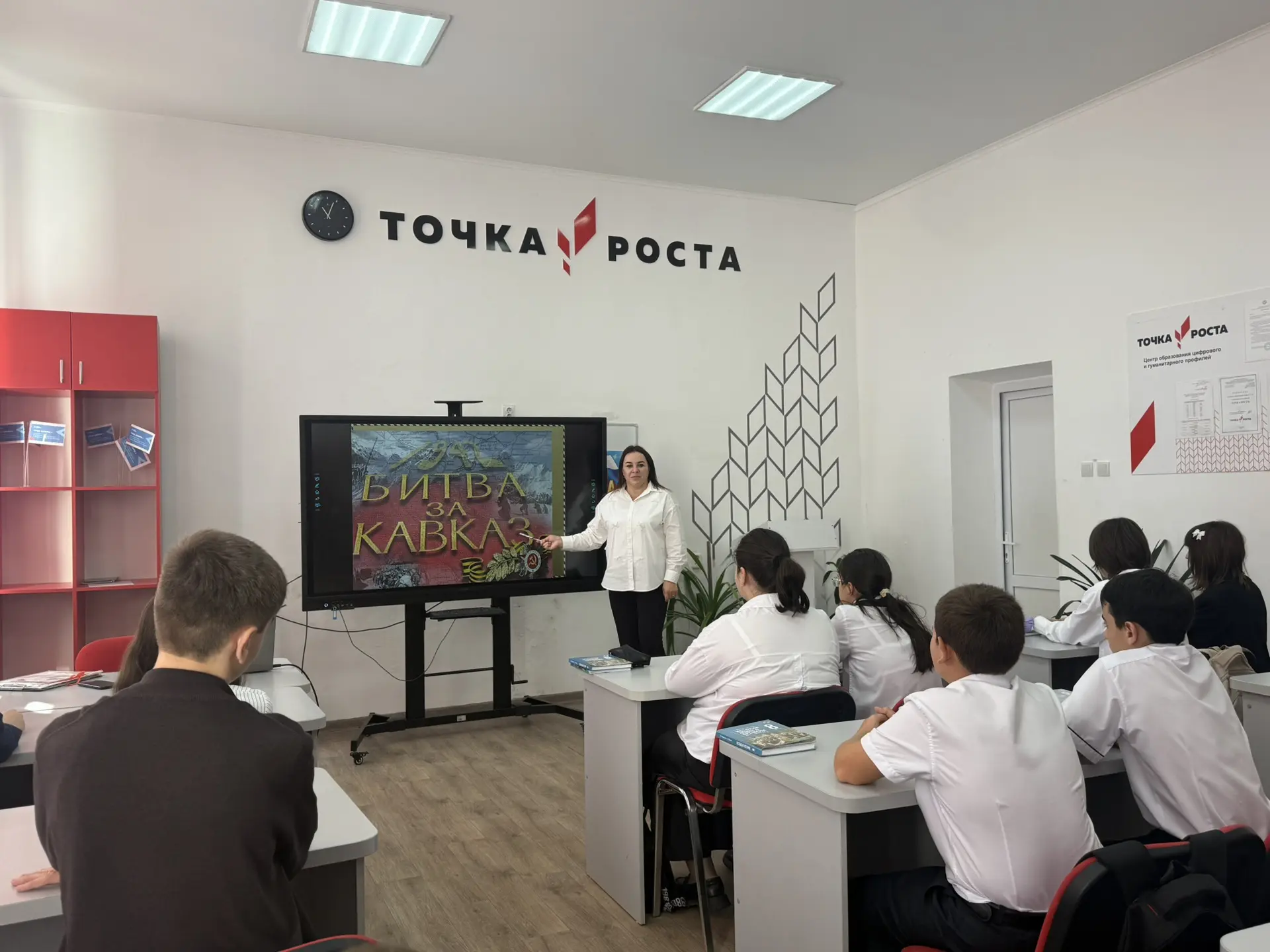 В МКОУ "СОШ №1 ст. Преградная" прошёл памятный урок "Помним героев Кавказа".