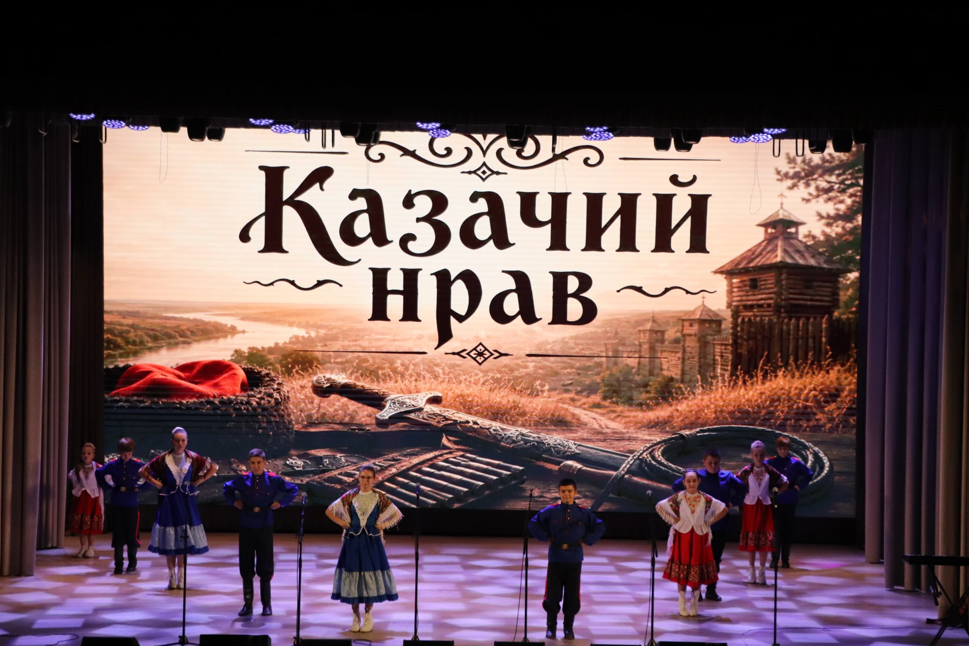 Воспитанники проекта «Казачий нрав» показали свое искусство фланкировки и хореографии н...