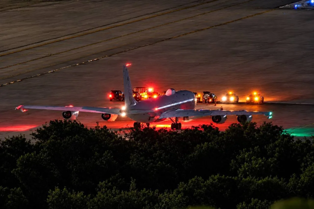 ✈️ Борт управления и связи E-6 Mercury ВС США прибыл несколько дней назад на авиабазу Р...