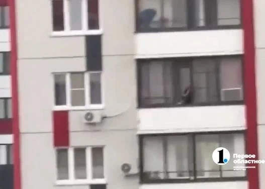 Полиция проверяет сообщения о стрельбе в многоэтажке в Челябинске