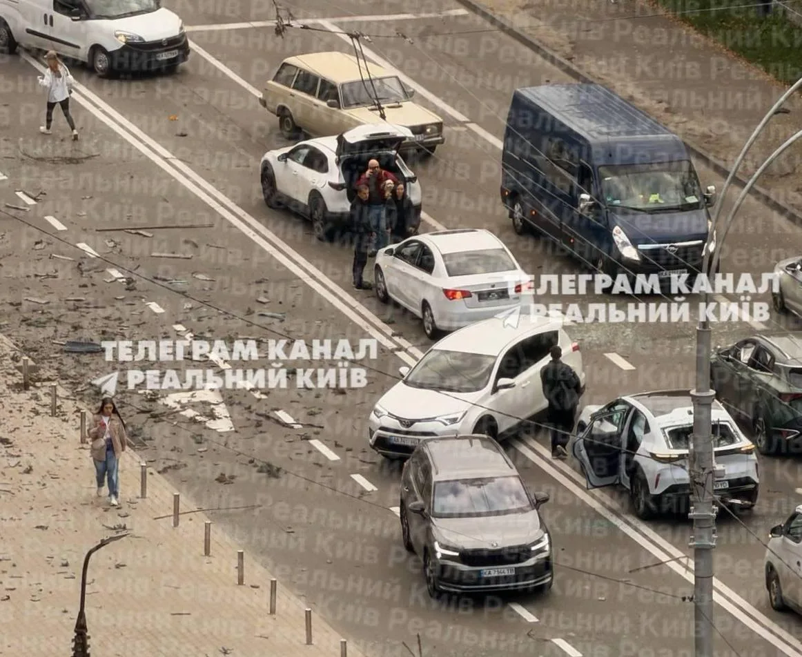 🪂 ПЭпЭо нЭньки хлопнуло академию СБУ в Киеве.