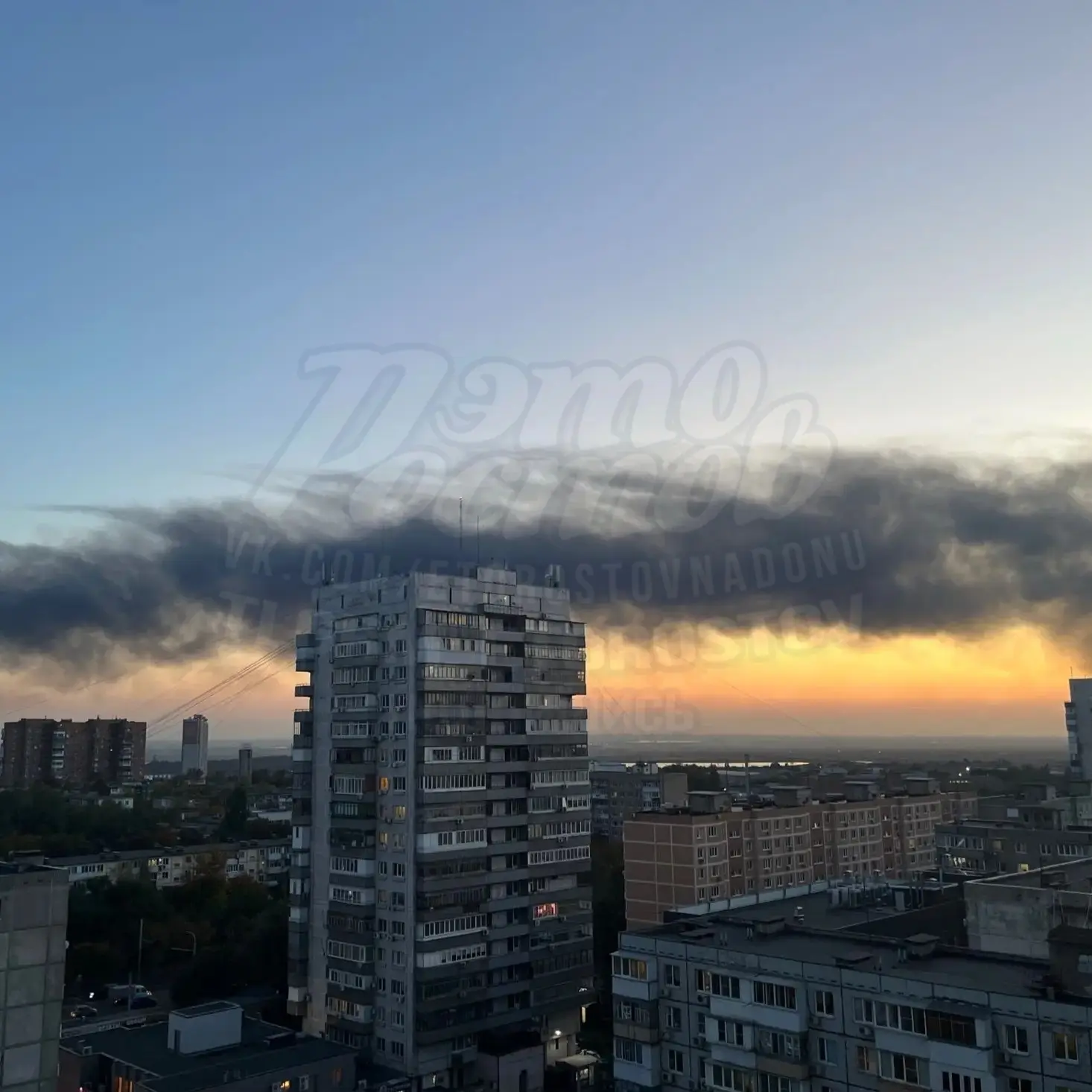 🔥 Пожар уже третий день полыхает на Западном... Сейчас восточный ветер, дым несёт в Аз...