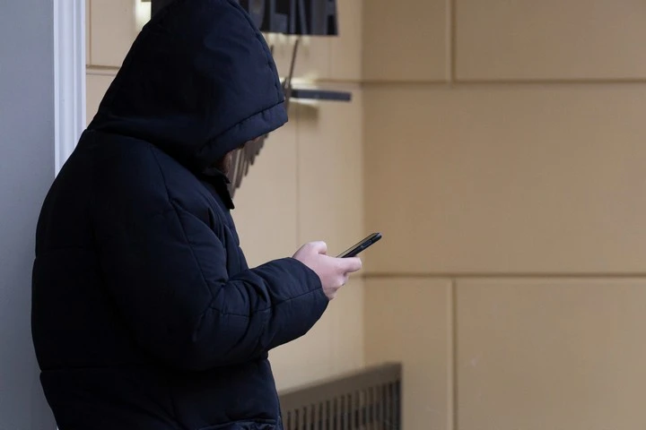 874 тыс рублей вернут дропперы из Александрова жертве телефонных мошенников