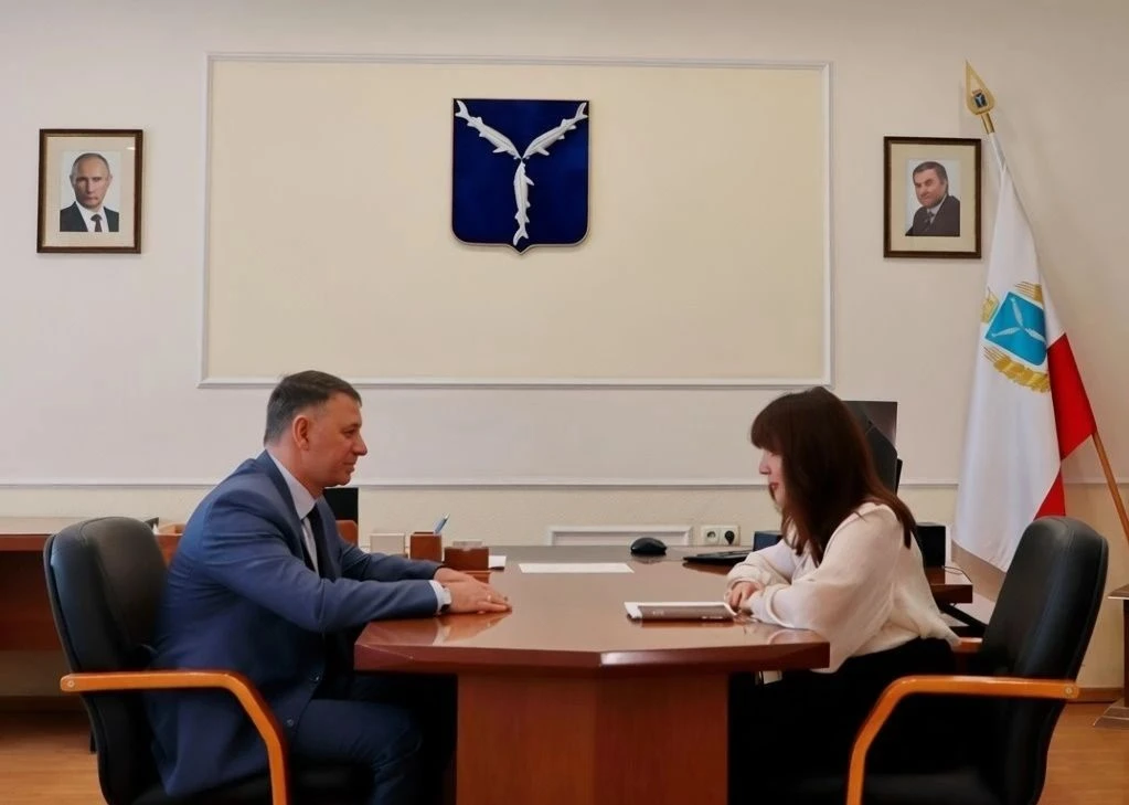 Провел рабочую встречу с председателем контрольно-счетной палаты Саратова Мариной Ульян...