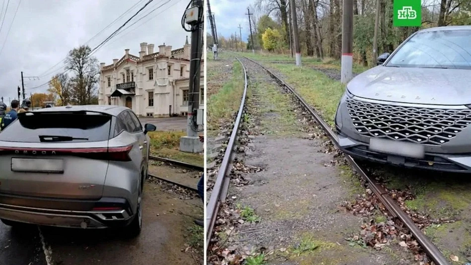 Иномарка у вокзала в Новом Петергофе оказалась почти на путях